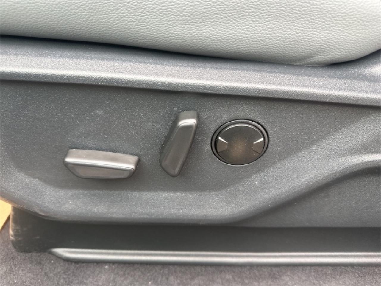 2025 Ford F-150 Lightning Flash Photo5