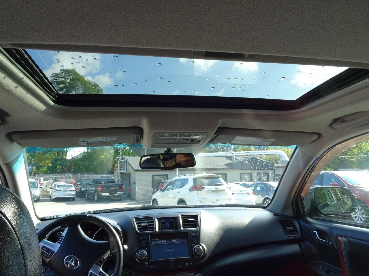 2012 Toyota Highlander LIMITED  - Photo #12
