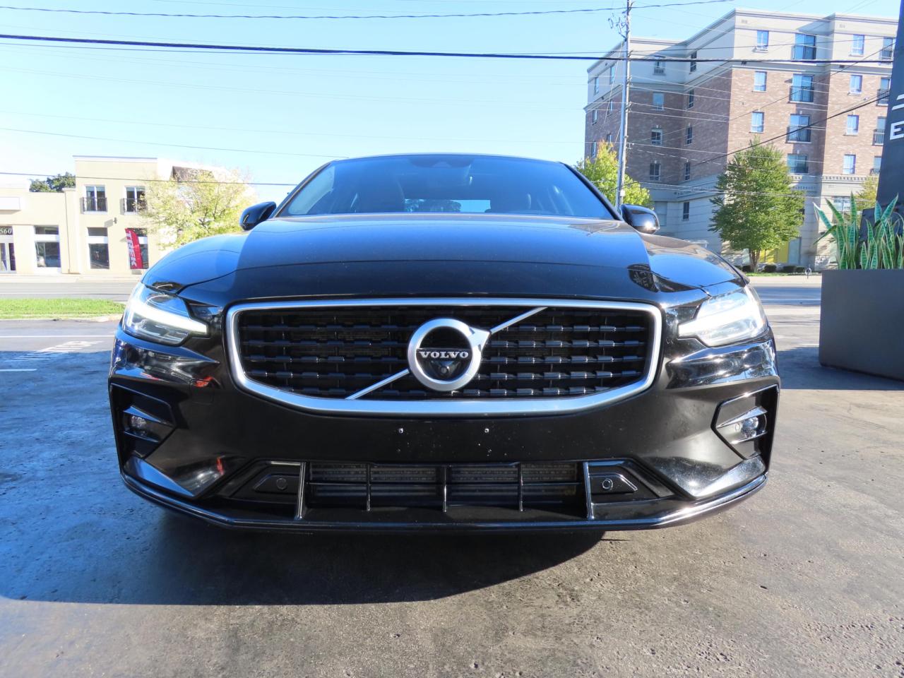 2019 Volvo S60 T6 AWD R-DESIGN - NAVI - LEATHER - SUNROOF !!! Photo2