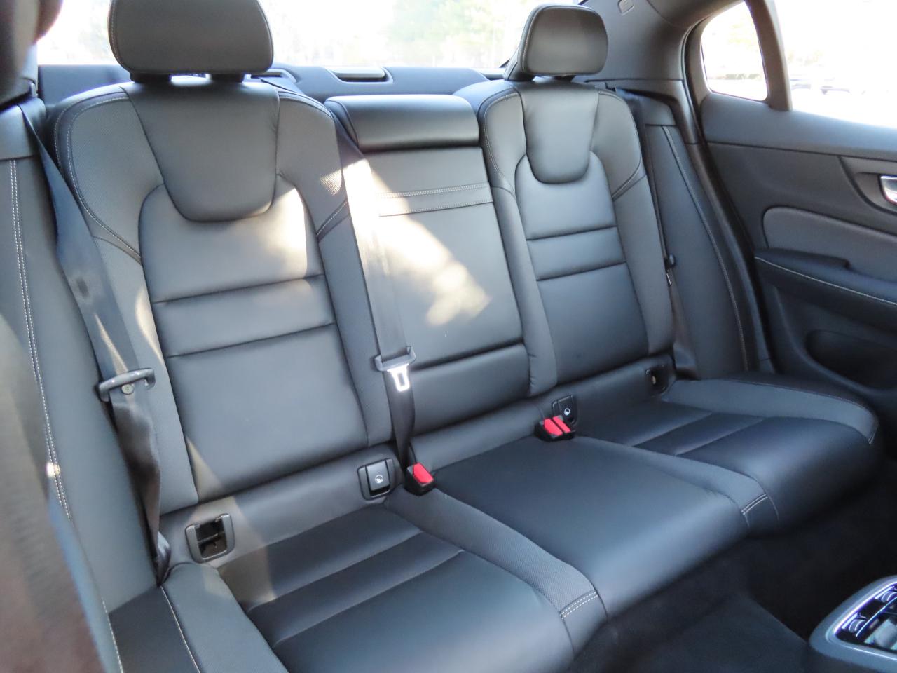 2019 Volvo S60 T6 AWD R-DESIGN - NAVI - LEATHER - SUNROOF !!! Photo