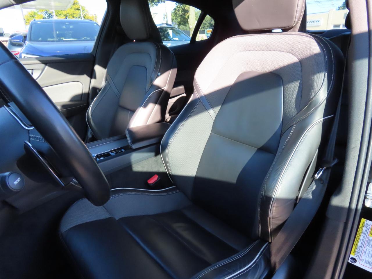2019 Volvo S60 T6 AWD R-DESIGN - NAVI - LEATHER - SUNROOF !!! Photo