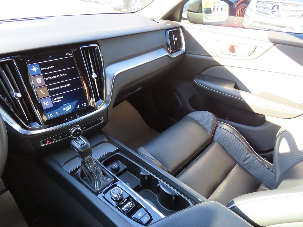 2019 Volvo S60 T6 AWD R-DESIGN - NAVI - LEATHER - SUNROOF !!! Photo