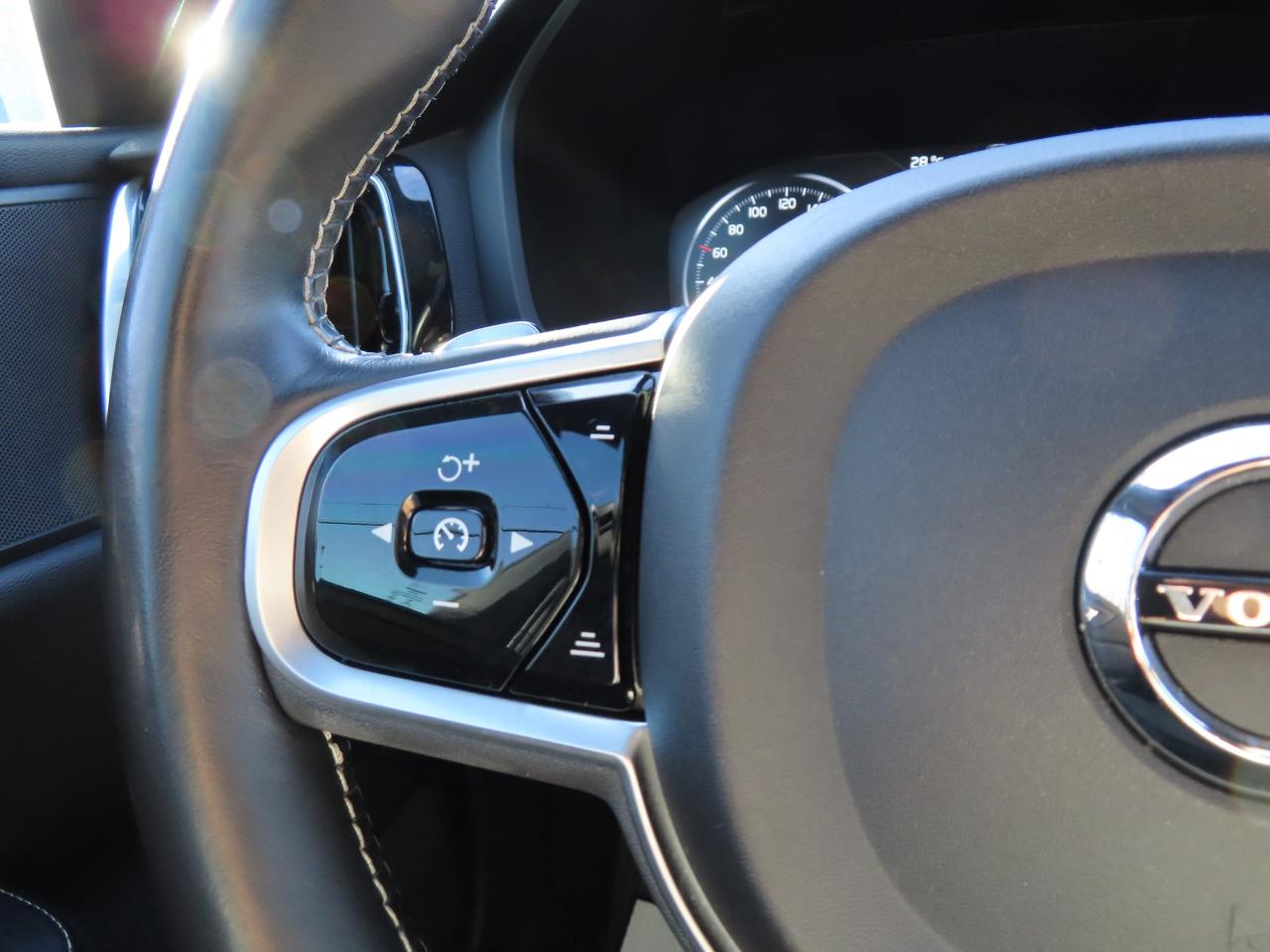 2019 Volvo S60 T6 AWD R-DESIGN - NAVI - LEATHER - SUNROOF !!! Photo