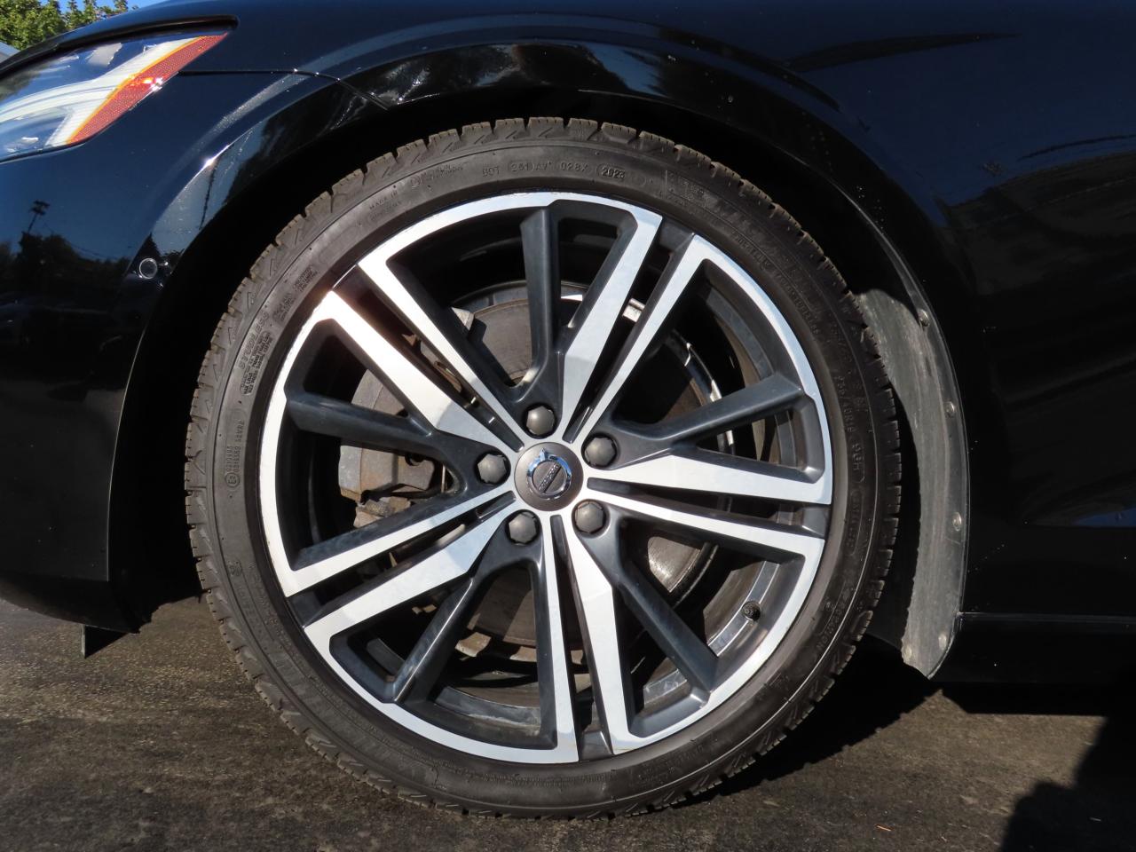 2019 Volvo S60 T6 AWD R-DESIGN - NAVI - LEATHER - SUNROOF !!! Photo