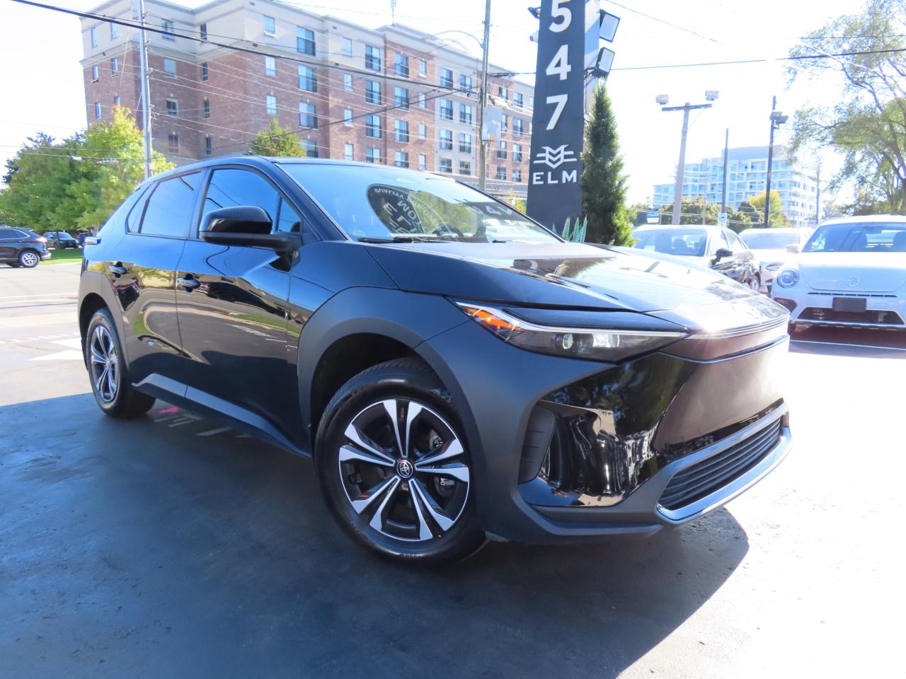 2023 Toyota bZ4X XLE AWD - Panoramic Roof - Lane Assist !!! Photo4