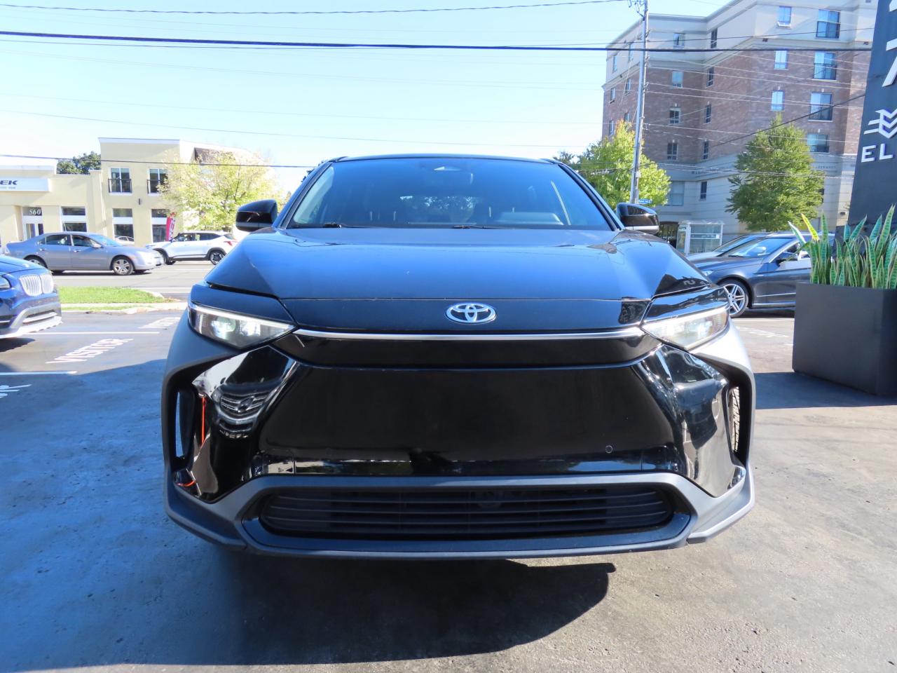 2023 Toyota bZ4X XLE AWD - Panoramic Roof - Lane Assist !!! Photo2