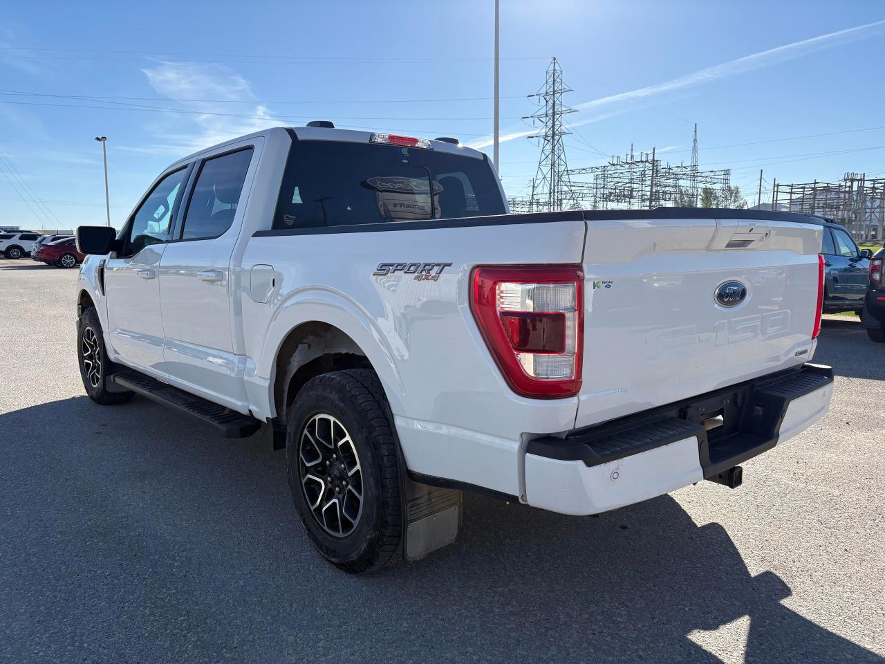2022 Ford F-150 Lariat 4WD SuperCrew 5.5' Box Photo5