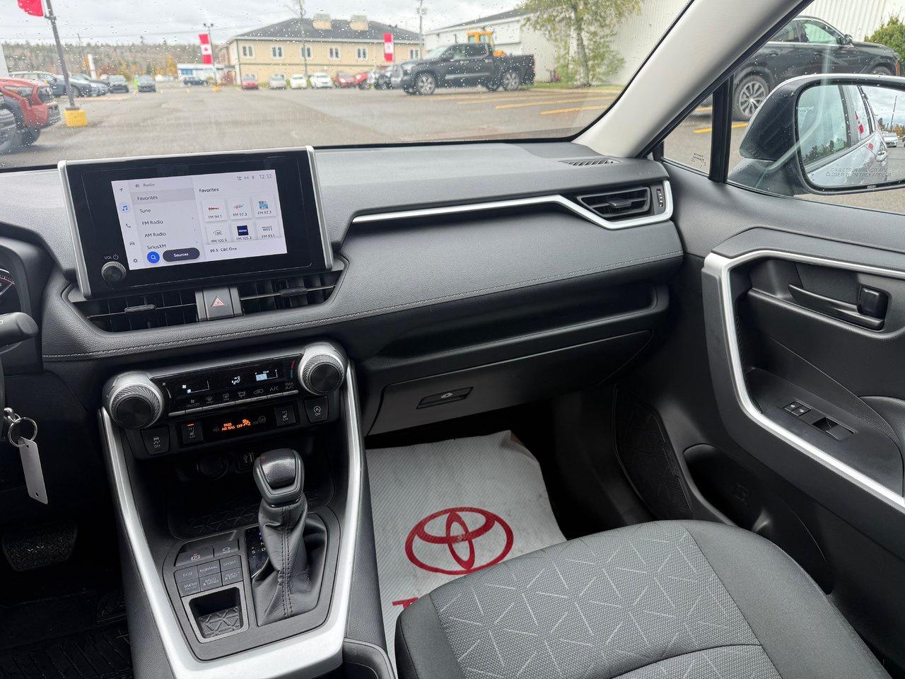 2023 Toyota RAV4 LE Photo