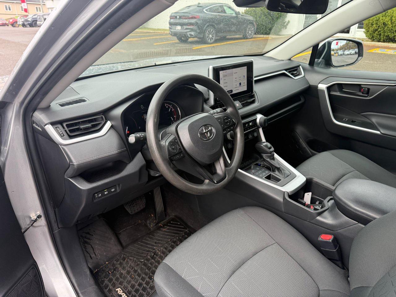 2023 Toyota RAV4 LE Photo