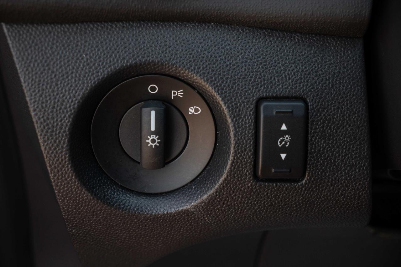 2013 Ford Fiesta SE - Photo #20