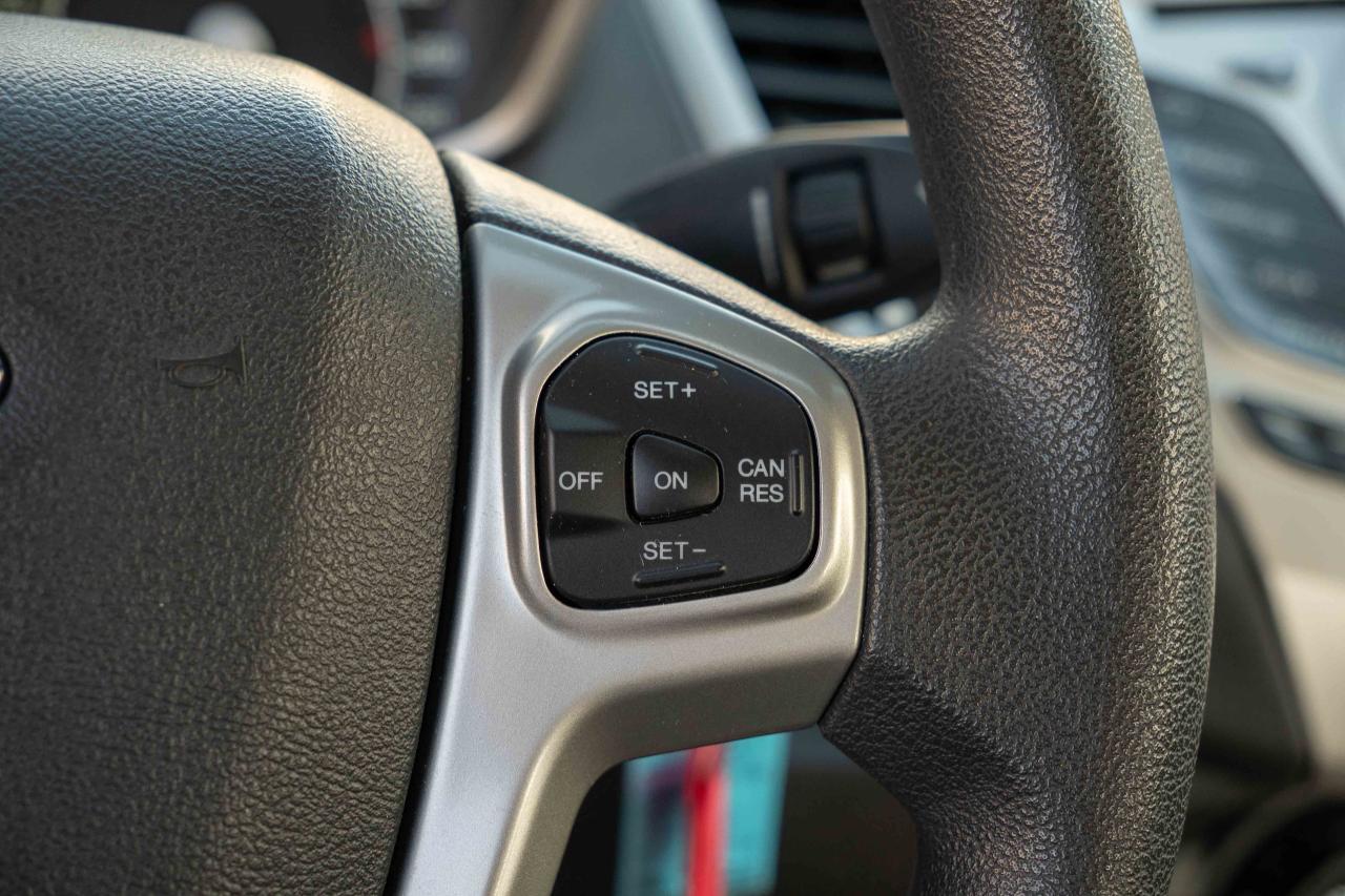 2013 Ford Fiesta SE - Photo #26