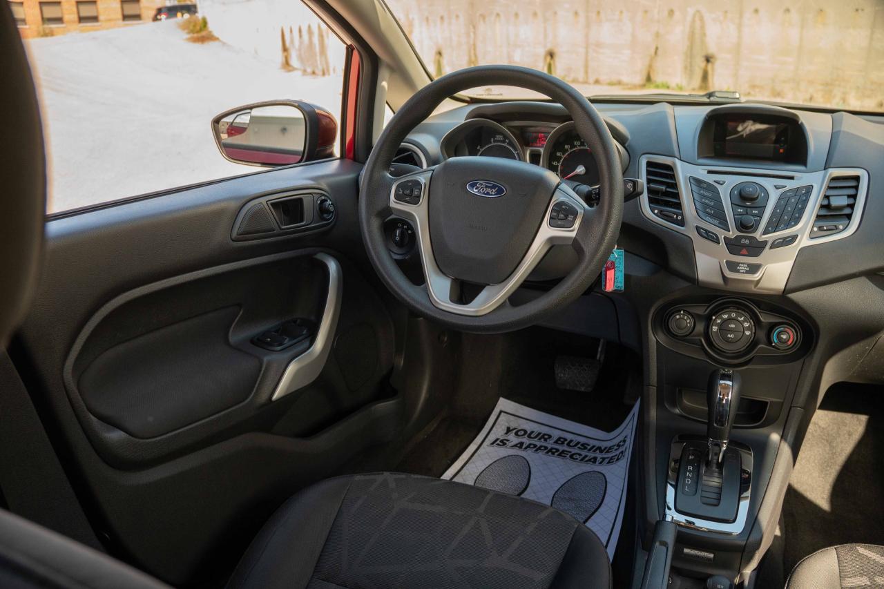 2013 Ford Fiesta SE - Photo #36
