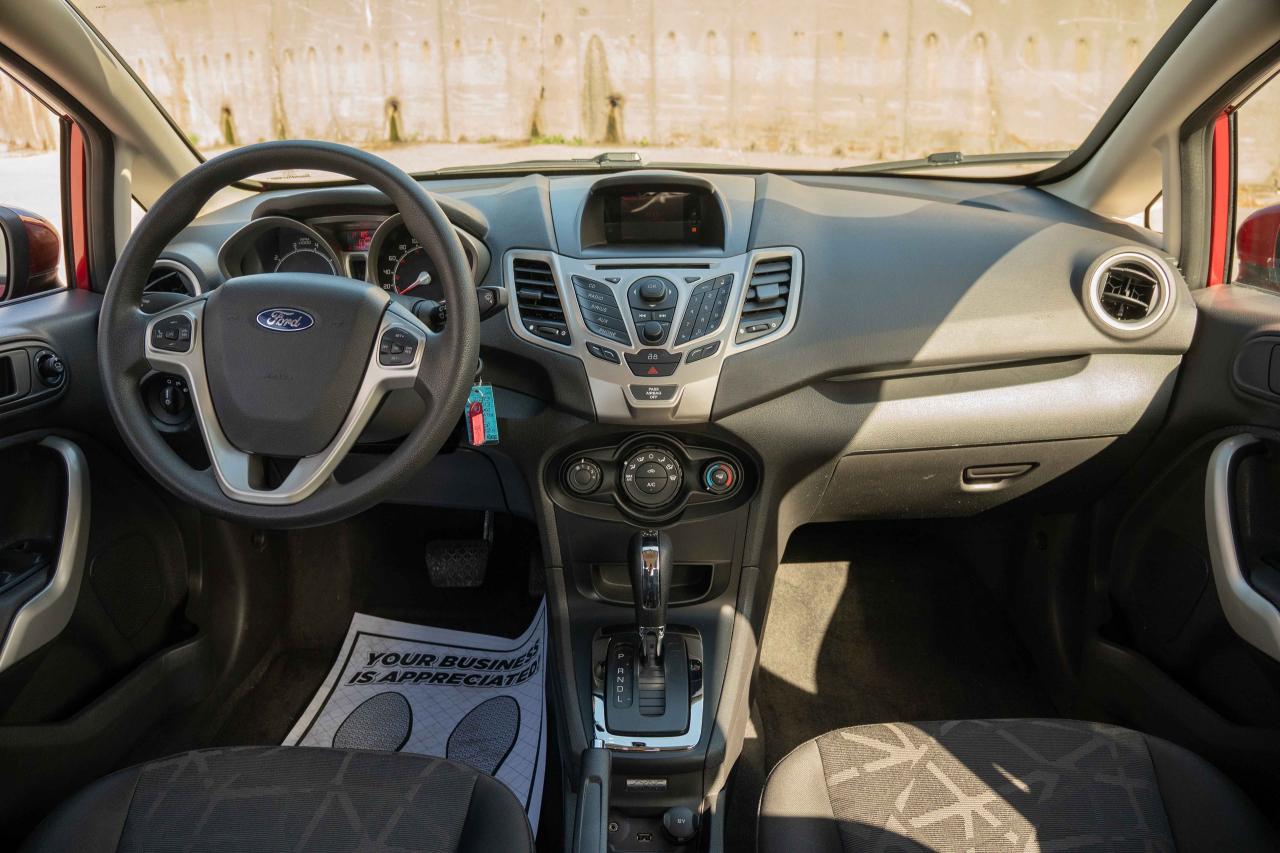 2013 Ford Fiesta SE - Photo #37