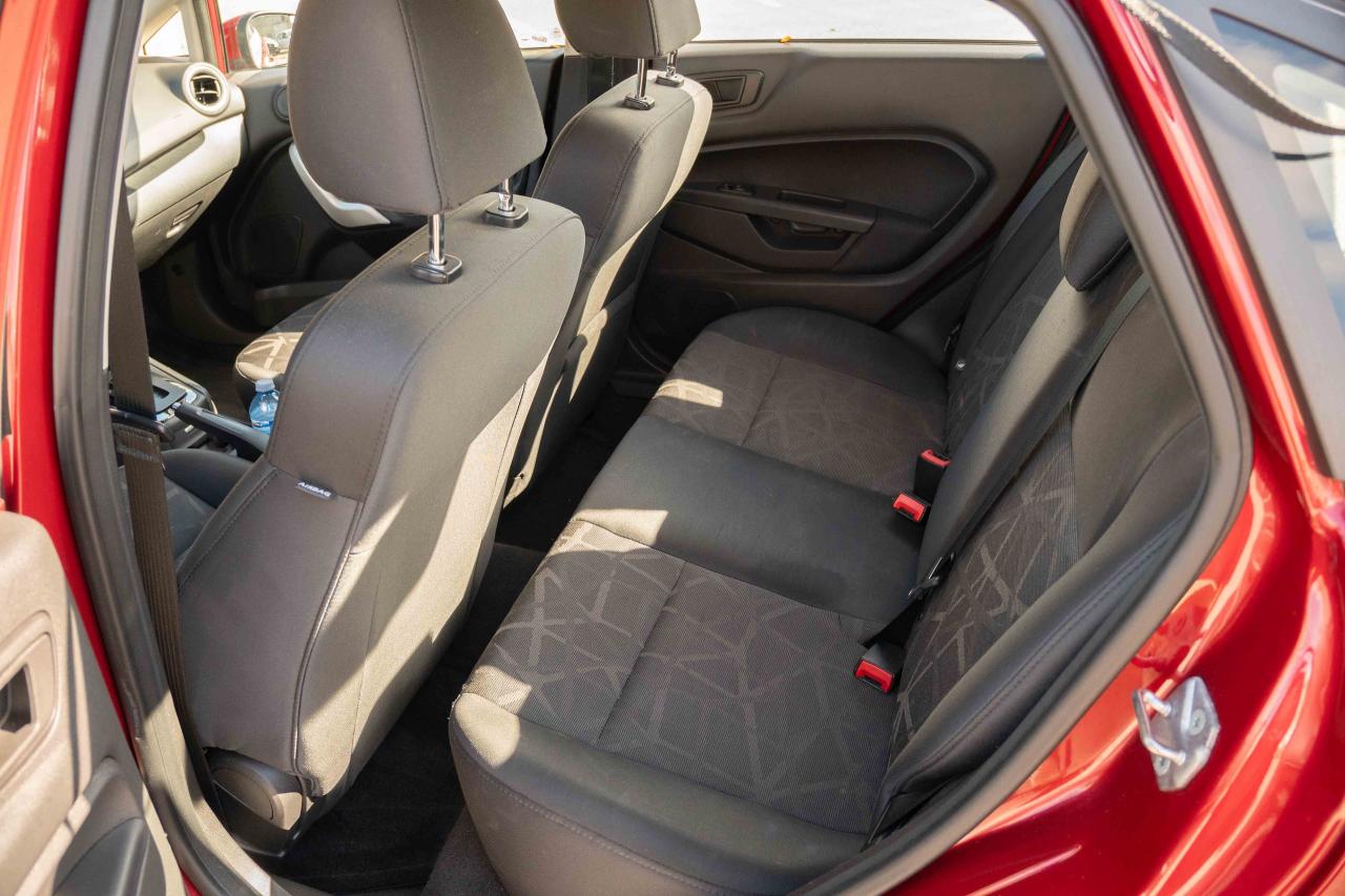 2013 Ford Fiesta SE - Photo #41