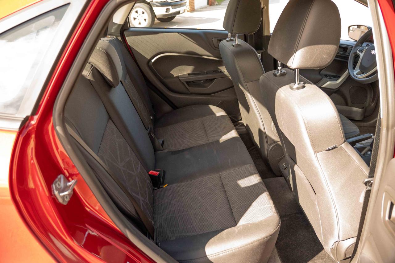 2013 Ford Fiesta SE - Photo #43