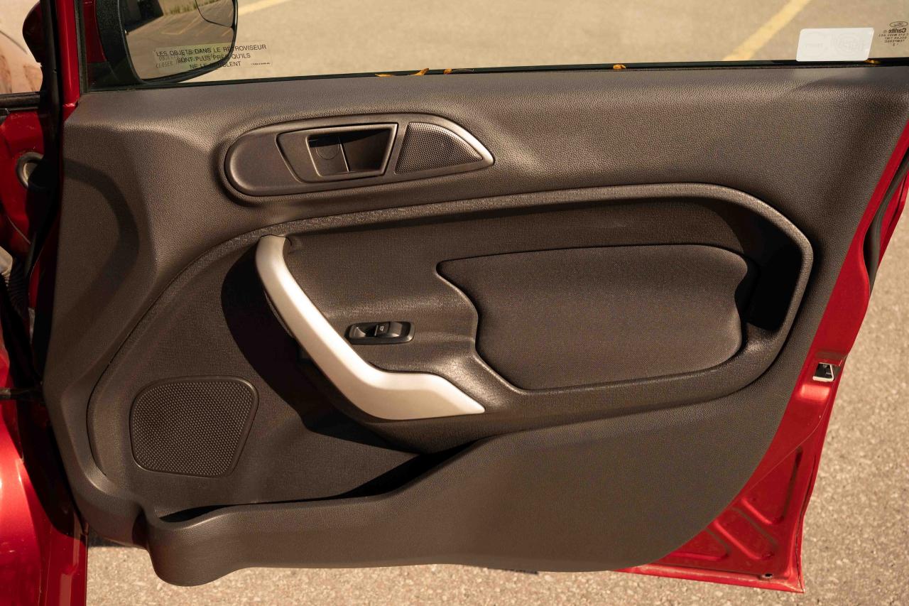 2013 Ford Fiesta SE - Photo #44