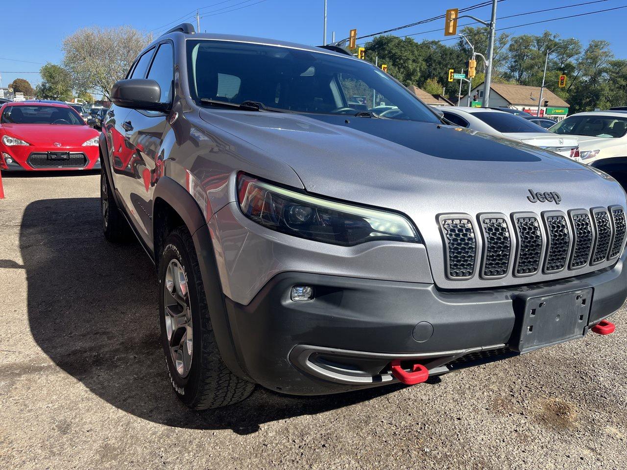 2019 Jeep Cherokee Trailhawk Photo2