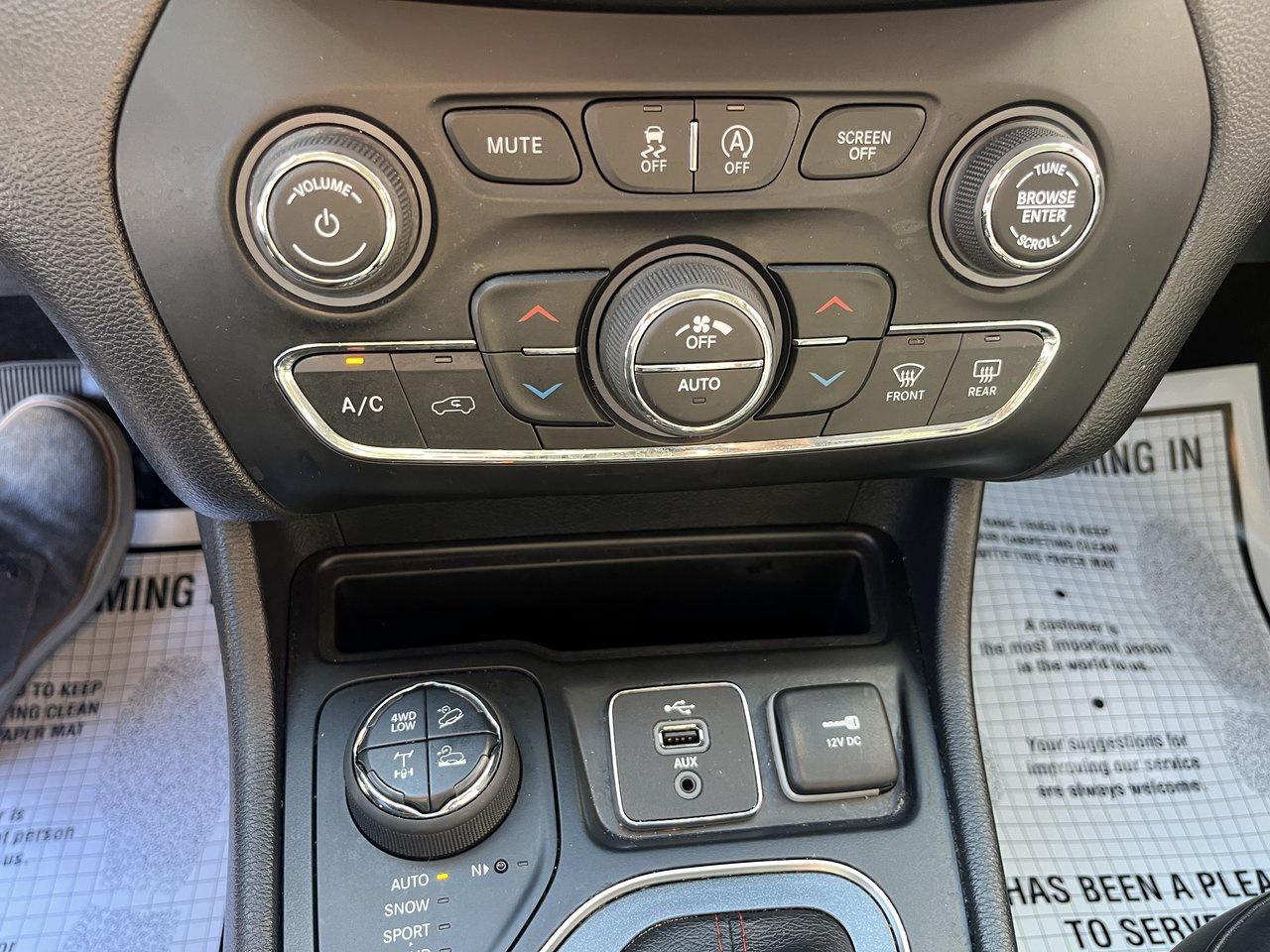 2019 Jeep Cherokee Trailhawk Photo