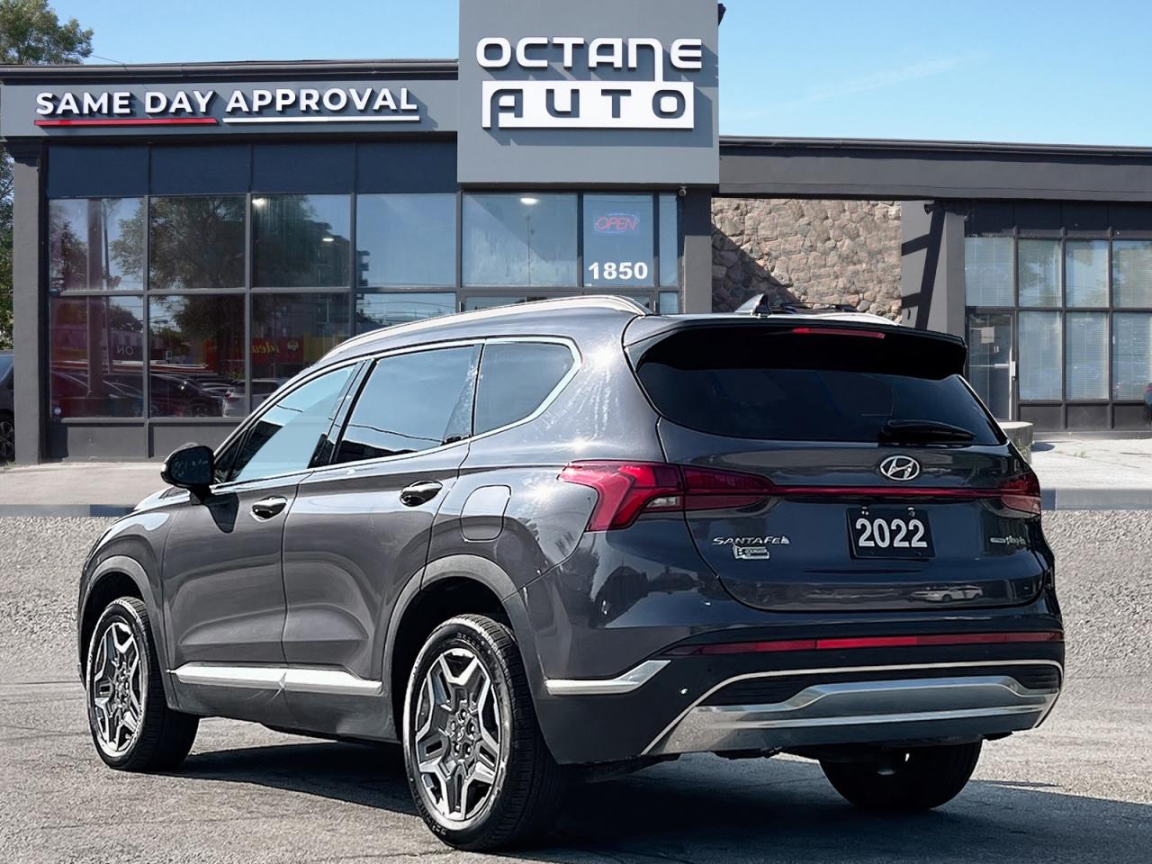 2022 Hyundai Santa Fe Plug-In Hybrid Luxury AWD Photo3