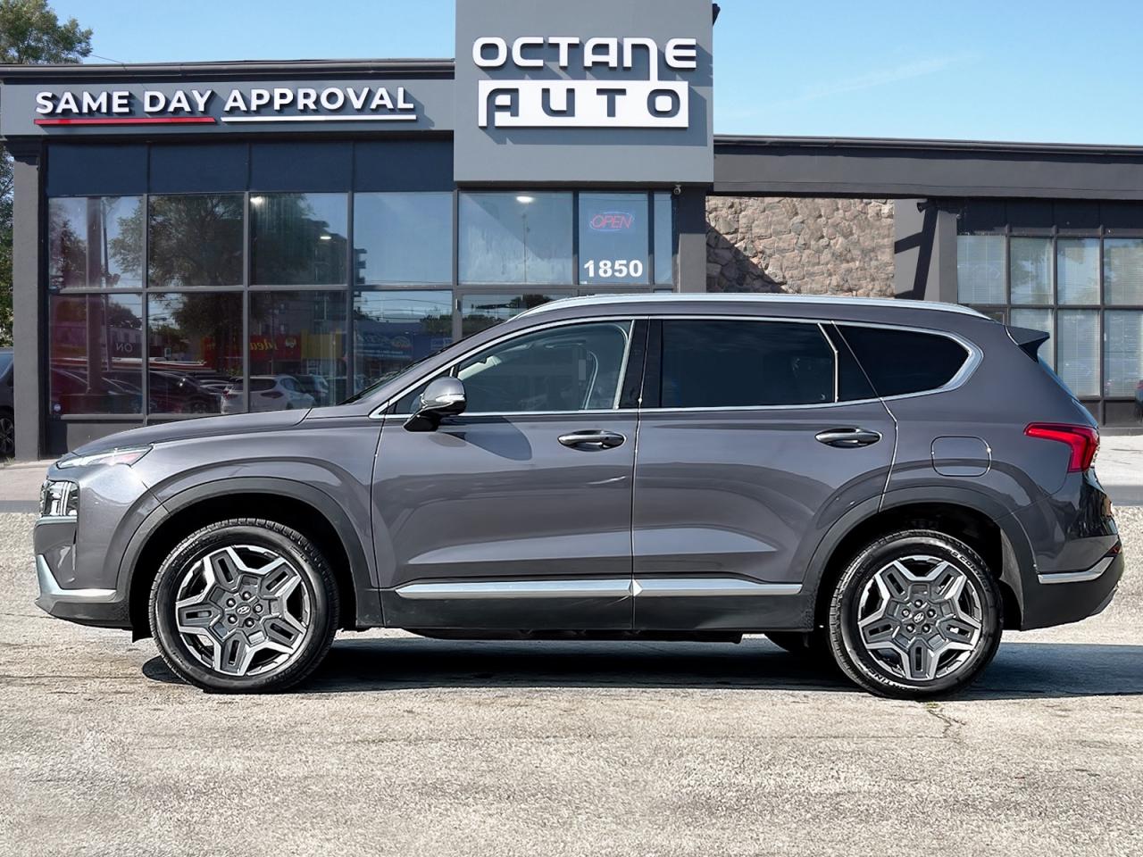 2022 Hyundai Santa Fe Plug-In Hybrid Luxury AWD Photo2