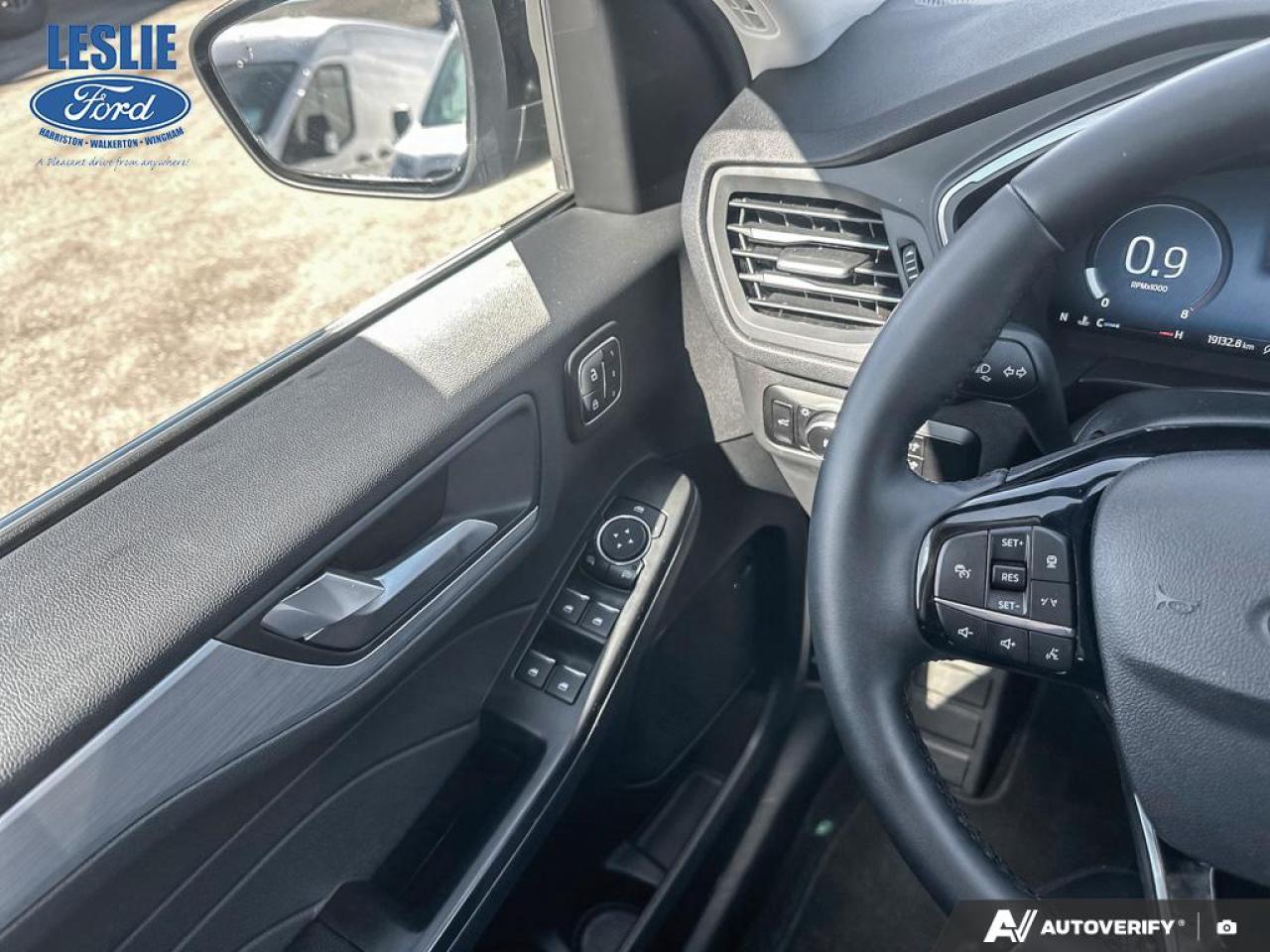 2025 Ford Escape Platinum AWD Photo