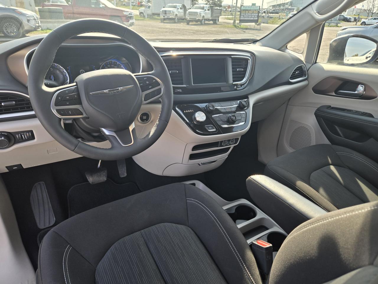 2024 Chrysler Grand Caravan SXT - Photo #11