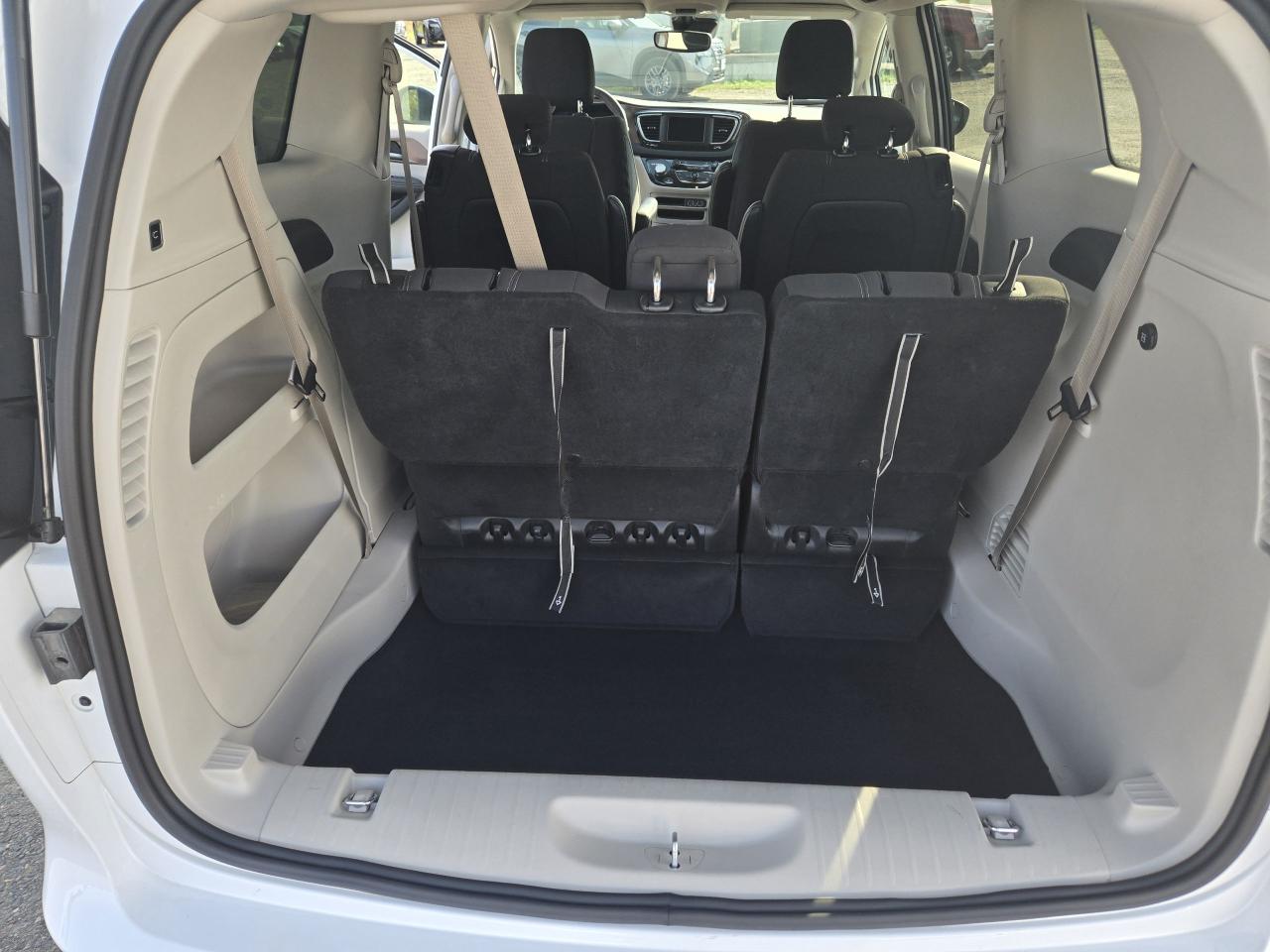 2024 Chrysler Grand Caravan SXT - Photo #10