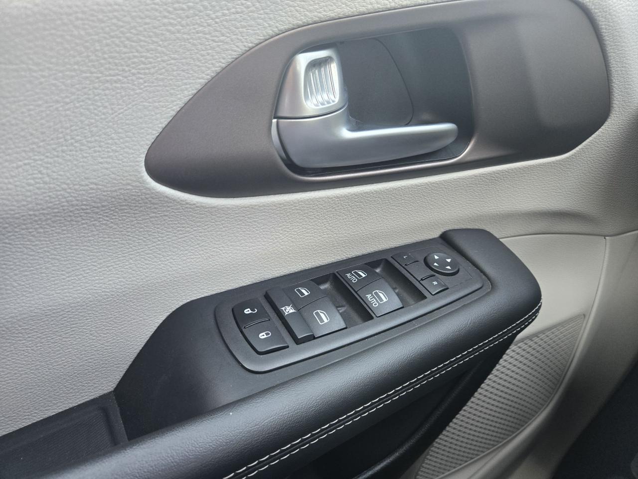 2024 Chrysler Grand Caravan SXT - Photo #24