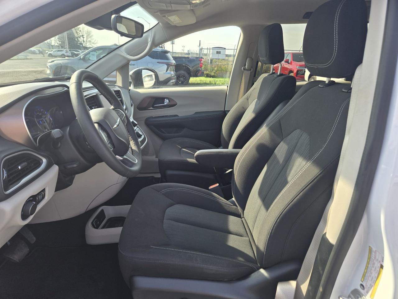 2024 Chrysler Grand Caravan SXT - Photo #7