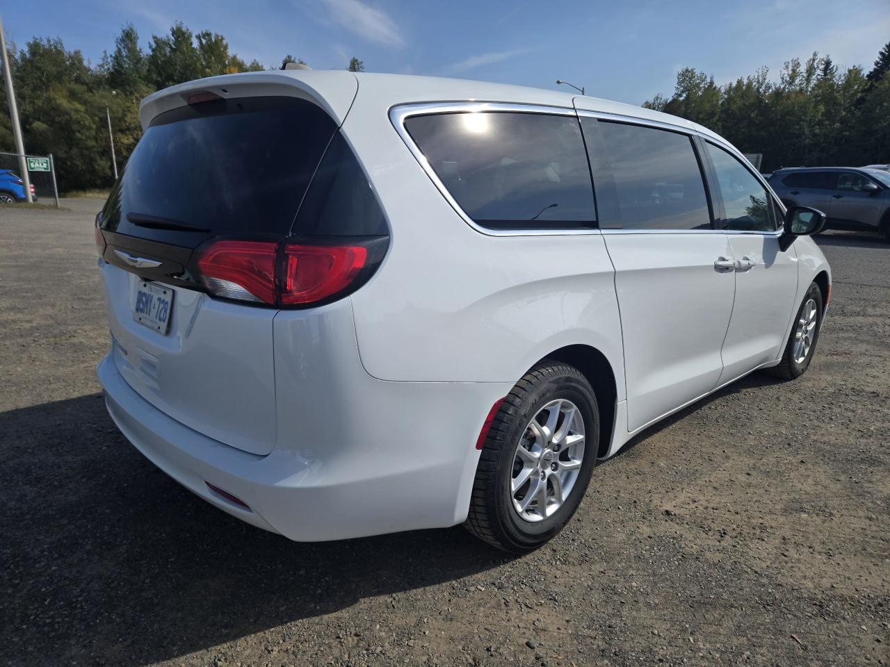 2024 Chrysler Grand Caravan SXT Photo3