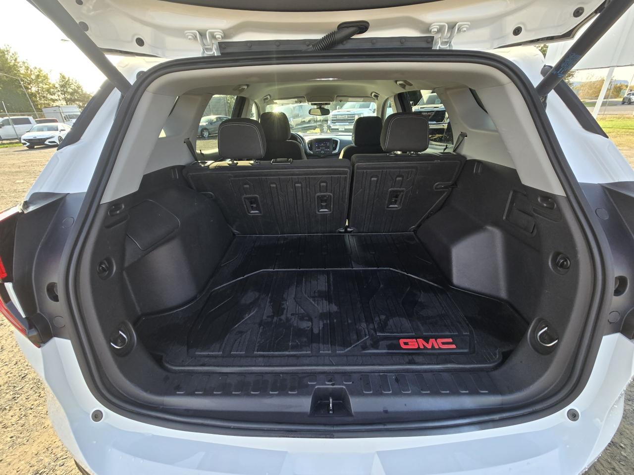 2024 GMC Terrain SLE - Photo #7