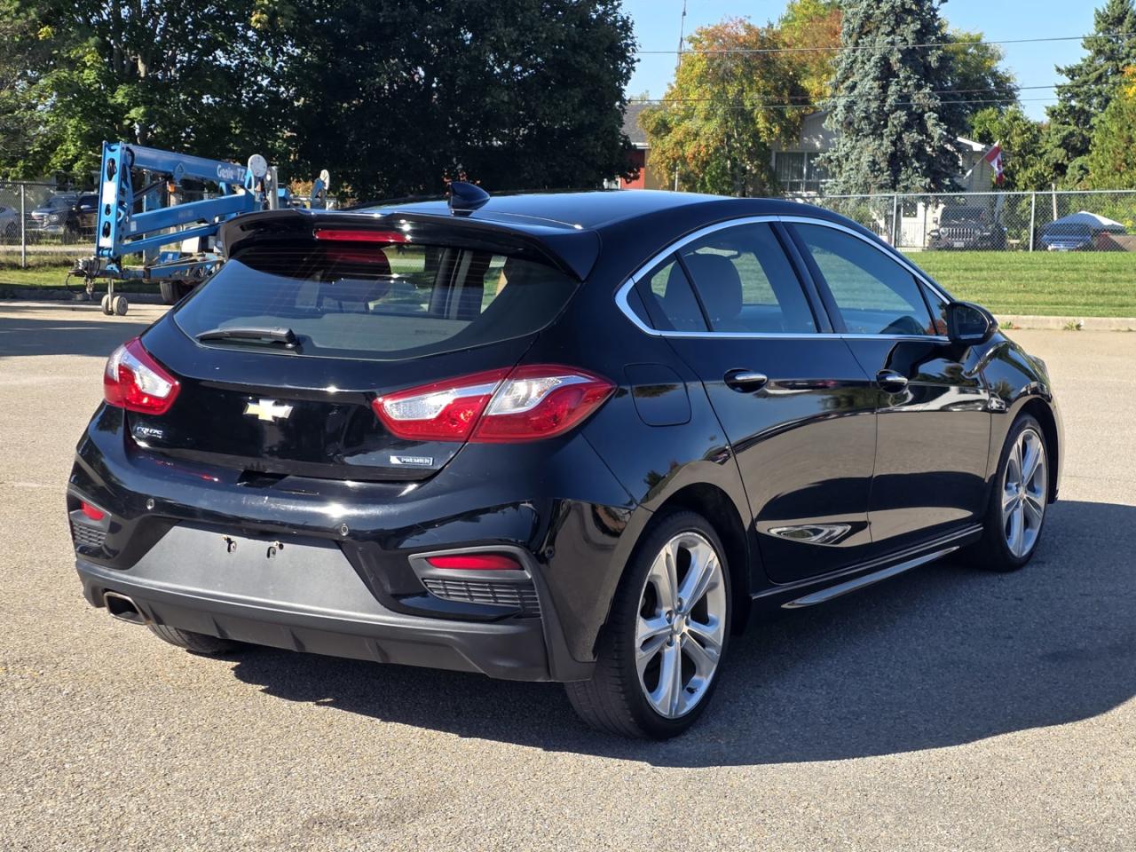 2017 Chevrolet Cruze Premier HATCHBACK - Photo #5