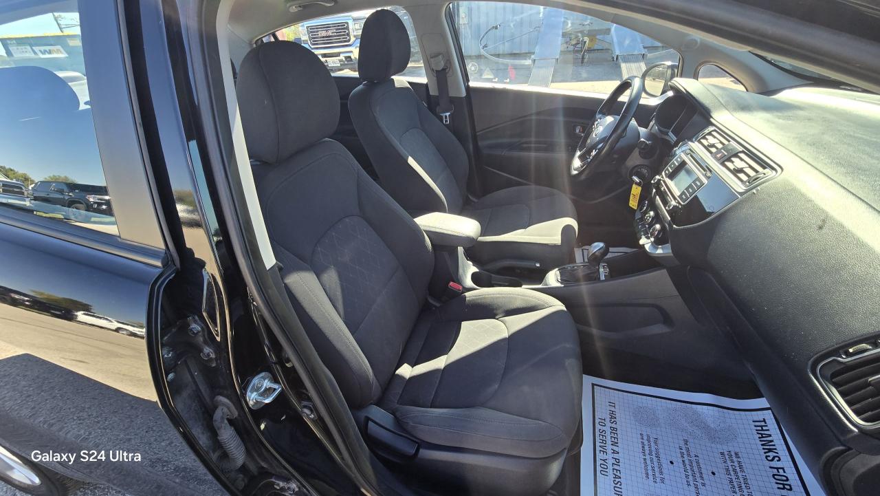 2016 Kia Rio EX - Photo #12