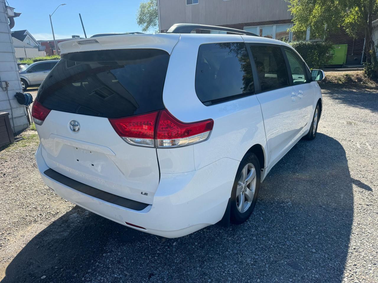 2012 Toyota Sienna LE - Photo #3