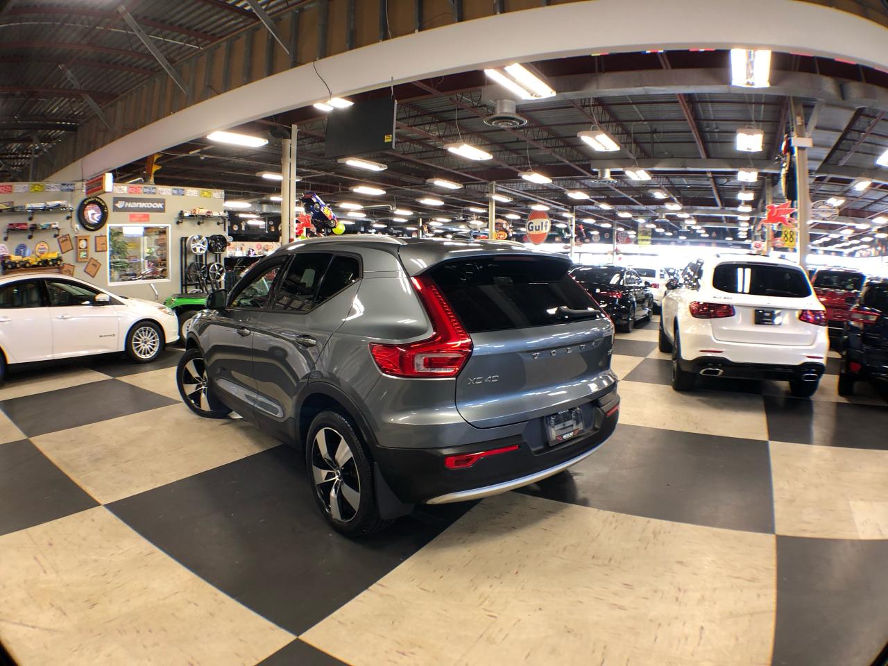 2019 Volvo XC40 MOMENTUM T5 AWD LEATHER PAN/ROOF B/SPOT CARPLAY Photo3