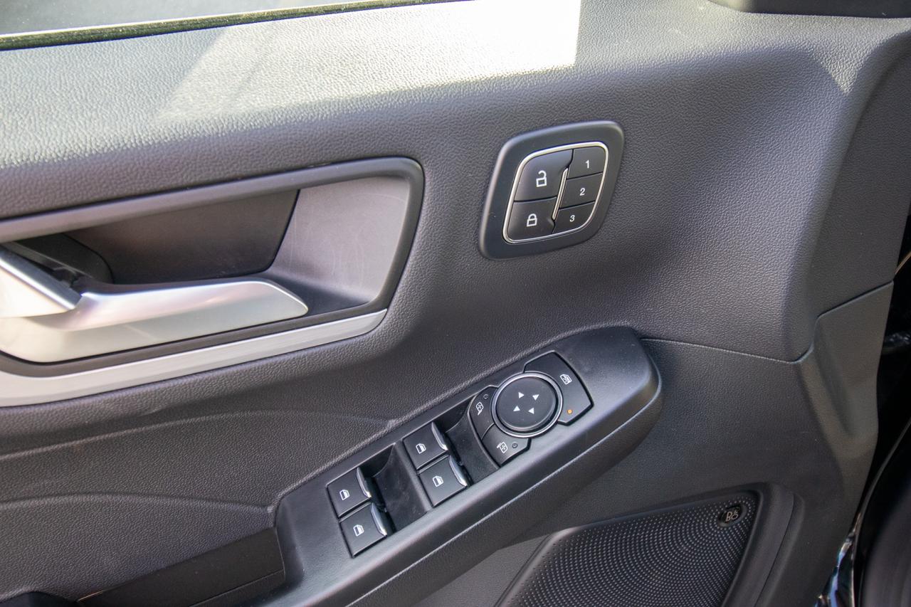 2025 Ford Escape PHEV FWD Photo5