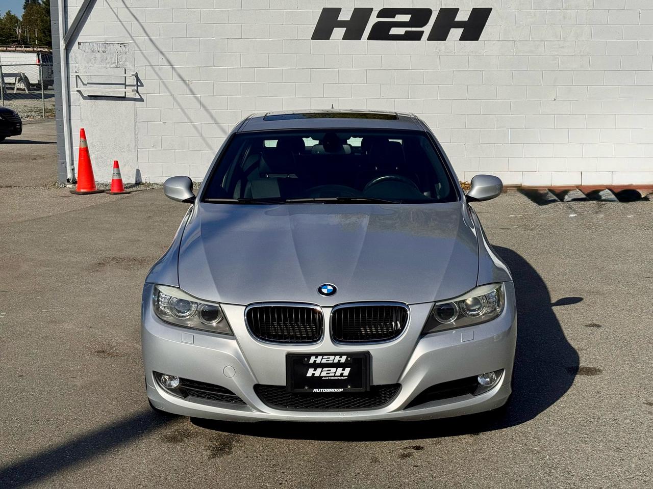 2011 BMW 3 Series 328i xDrive FINANICNG AVAILABLE Photo2