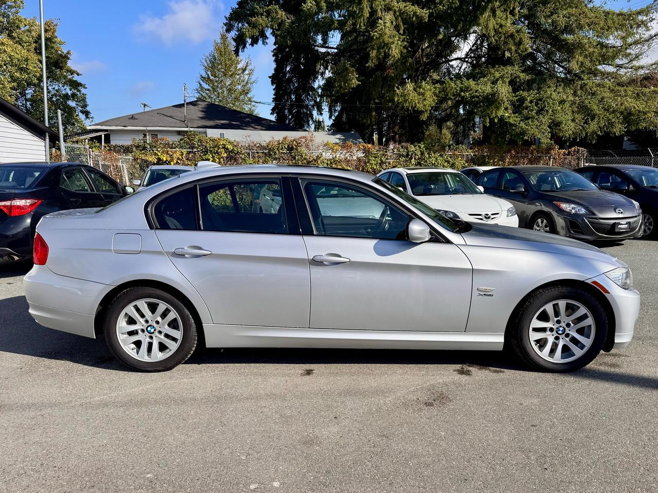 2011 BMW 3 Series 328i xDrive FINANICNG AVAILABLE Photo4