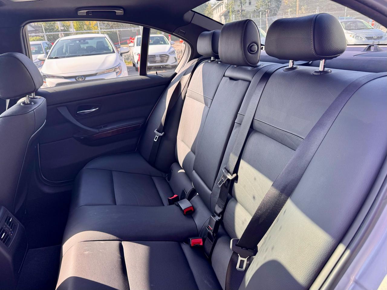 2011 BMW 3 Series 328i xDrive FINANICNG AVAILABLE Photo14