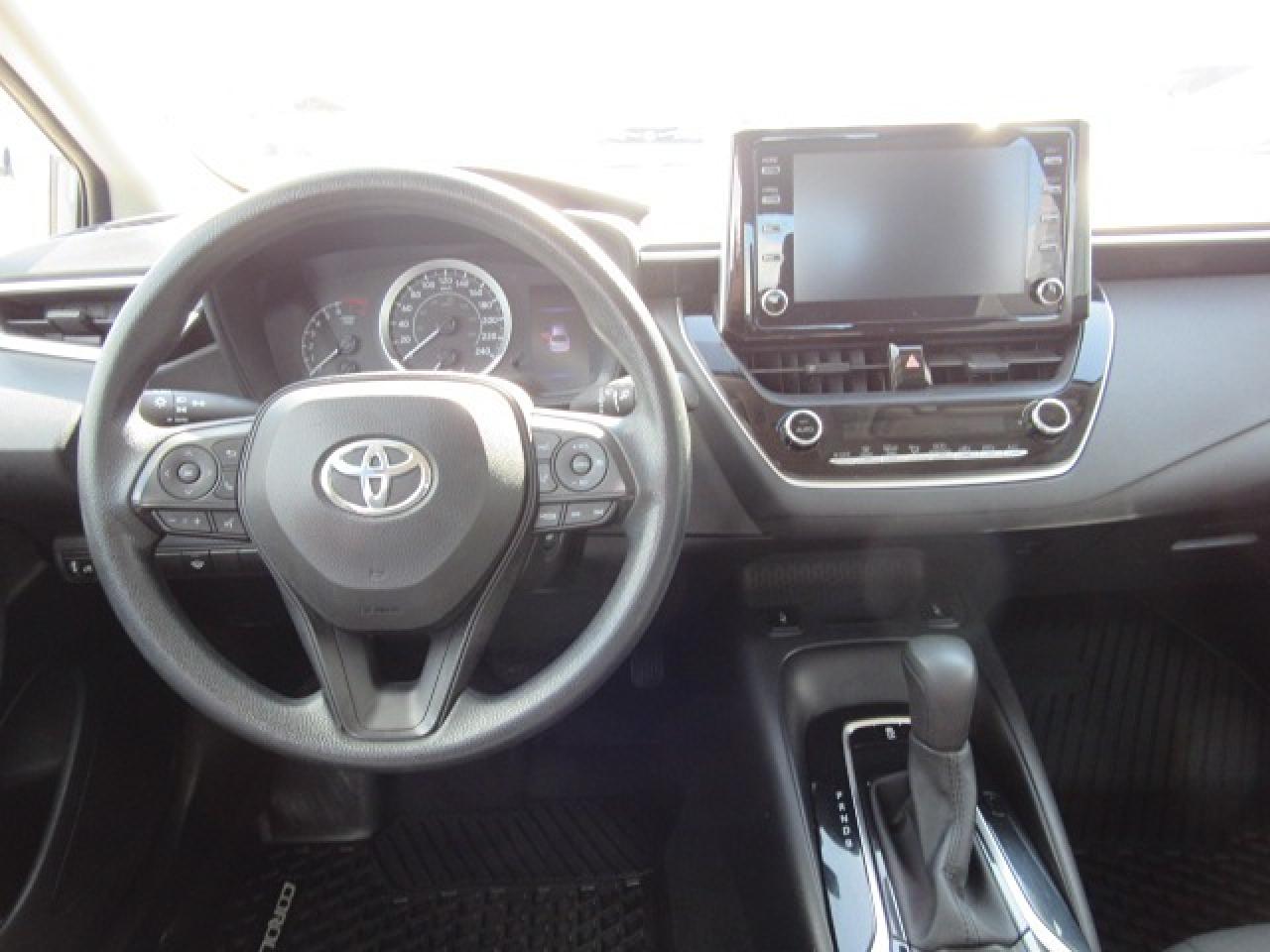 2020 Toyota Corolla LE Photo