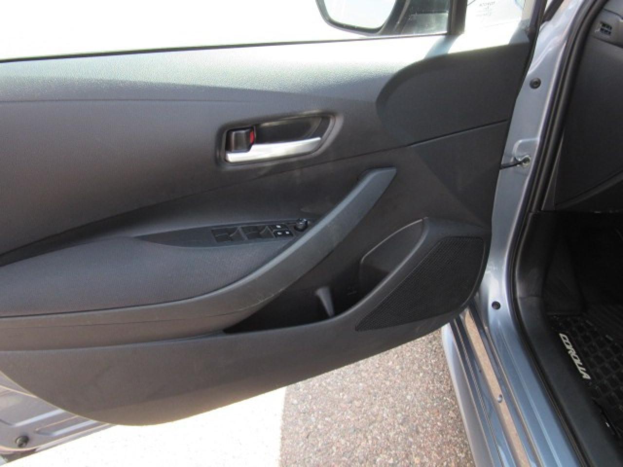 2020 Toyota Corolla LE Photo