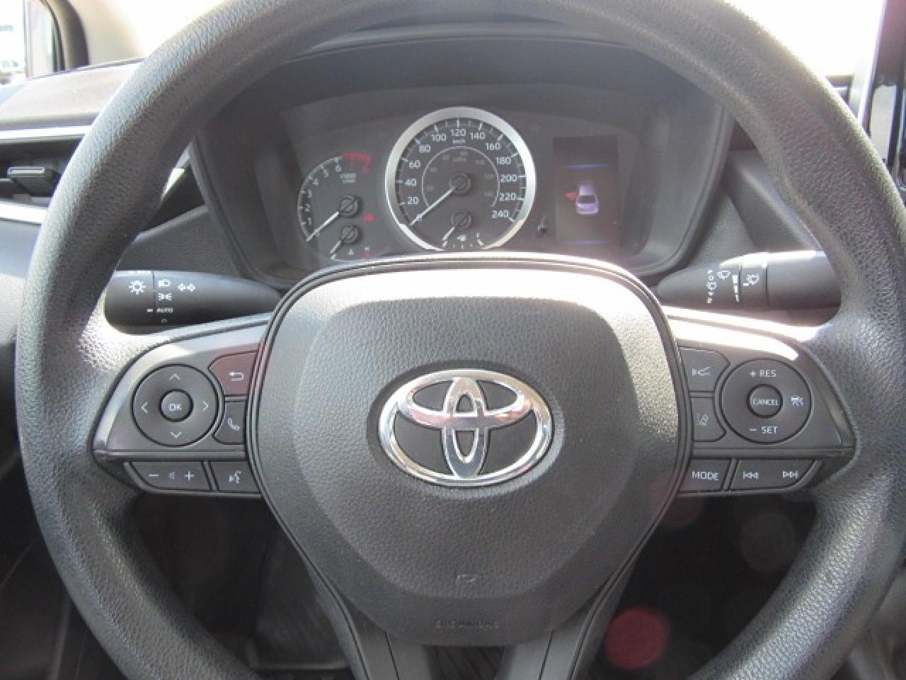 2020 Toyota Corolla LE Photo