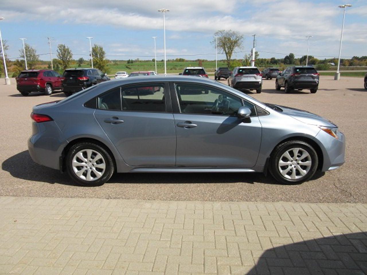 2020 Toyota Corolla LE Photo