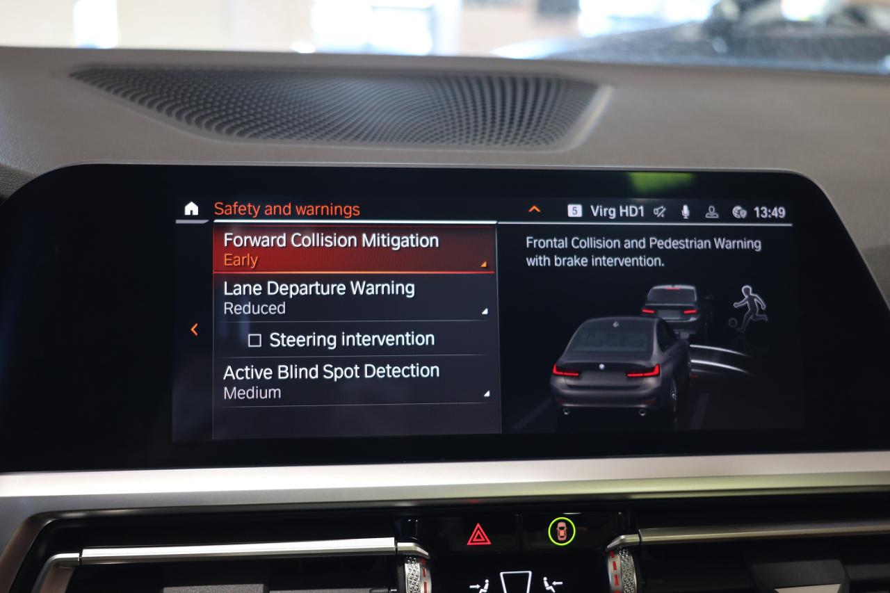 2019 BMW 3 Series 330i xDrive - NAVI|CAMERA|BLINDSPOT|LANEKEEP - Photo #18