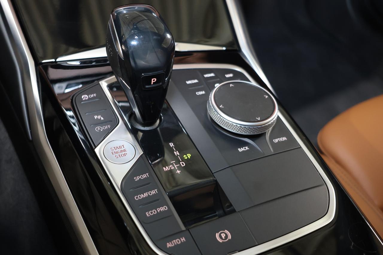 2019 BMW 3 Series 330i xDrive - NAVI|CAMERA|BLINDSPOT|LANEKEEP - Photo #15