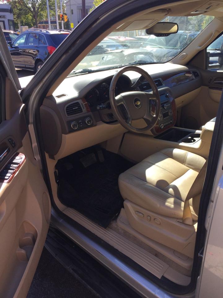 2013 Chevrolet Tahoe 4WD 1500 LT-Locally Owned & Serviced,New Michelins - Photo #2