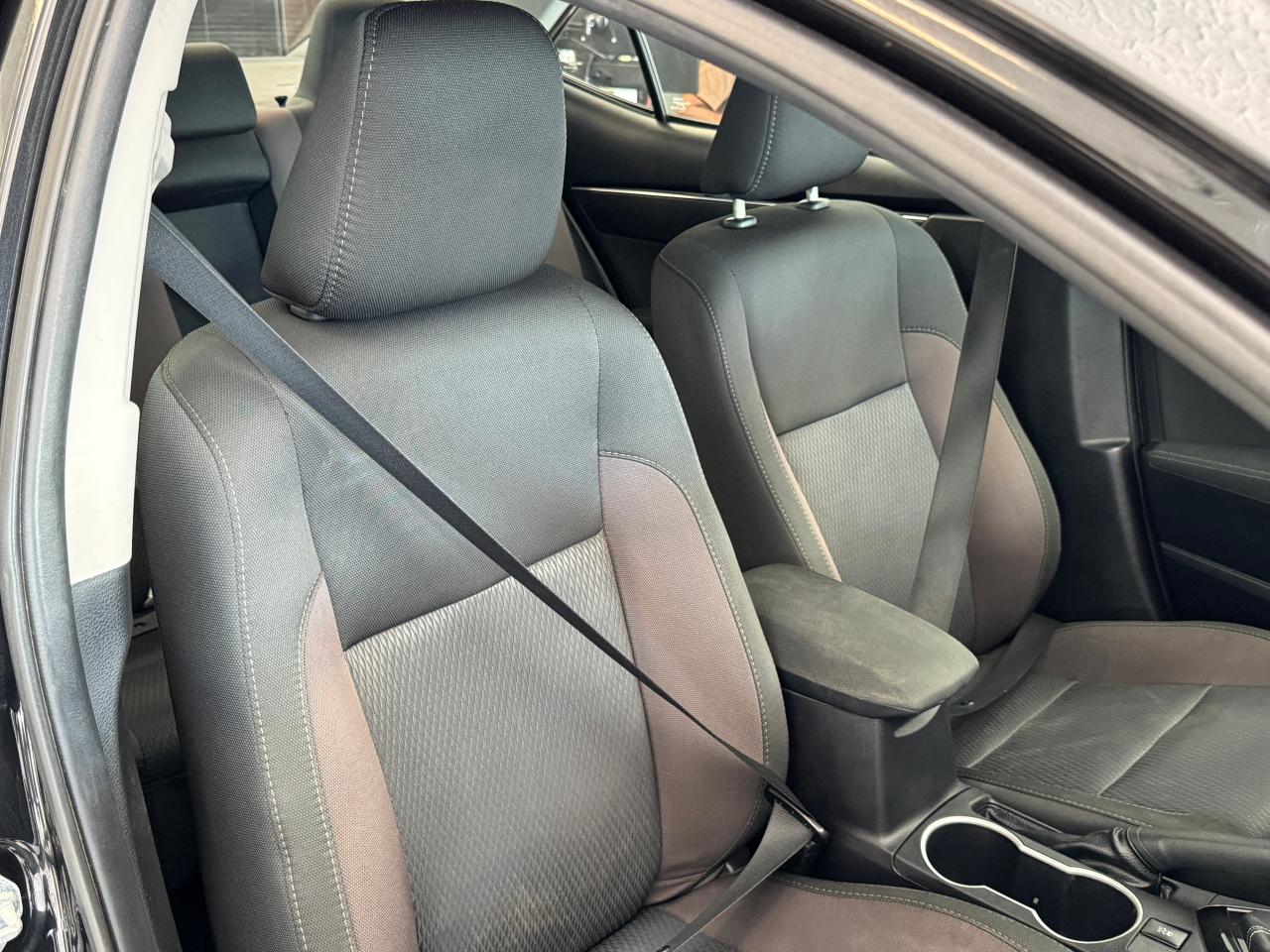 2017 Toyota Corolla LE+Camera+Adaptive Cruise+A/C+CLEAN CARFAX Photo22