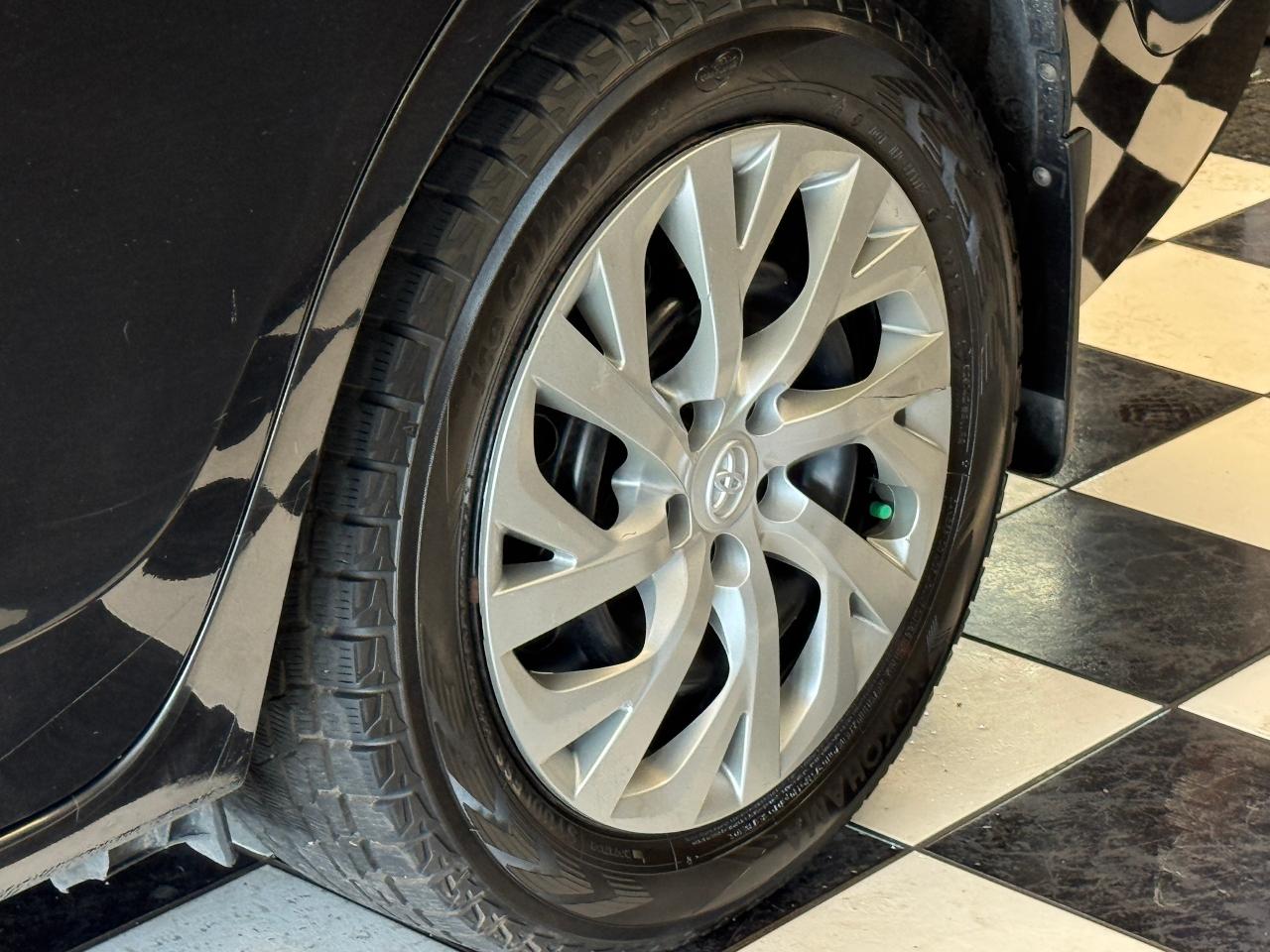 2017 Toyota Corolla LE+Camera+Adaptive Cruise+A/C+CLEAN CARFAX Photo46