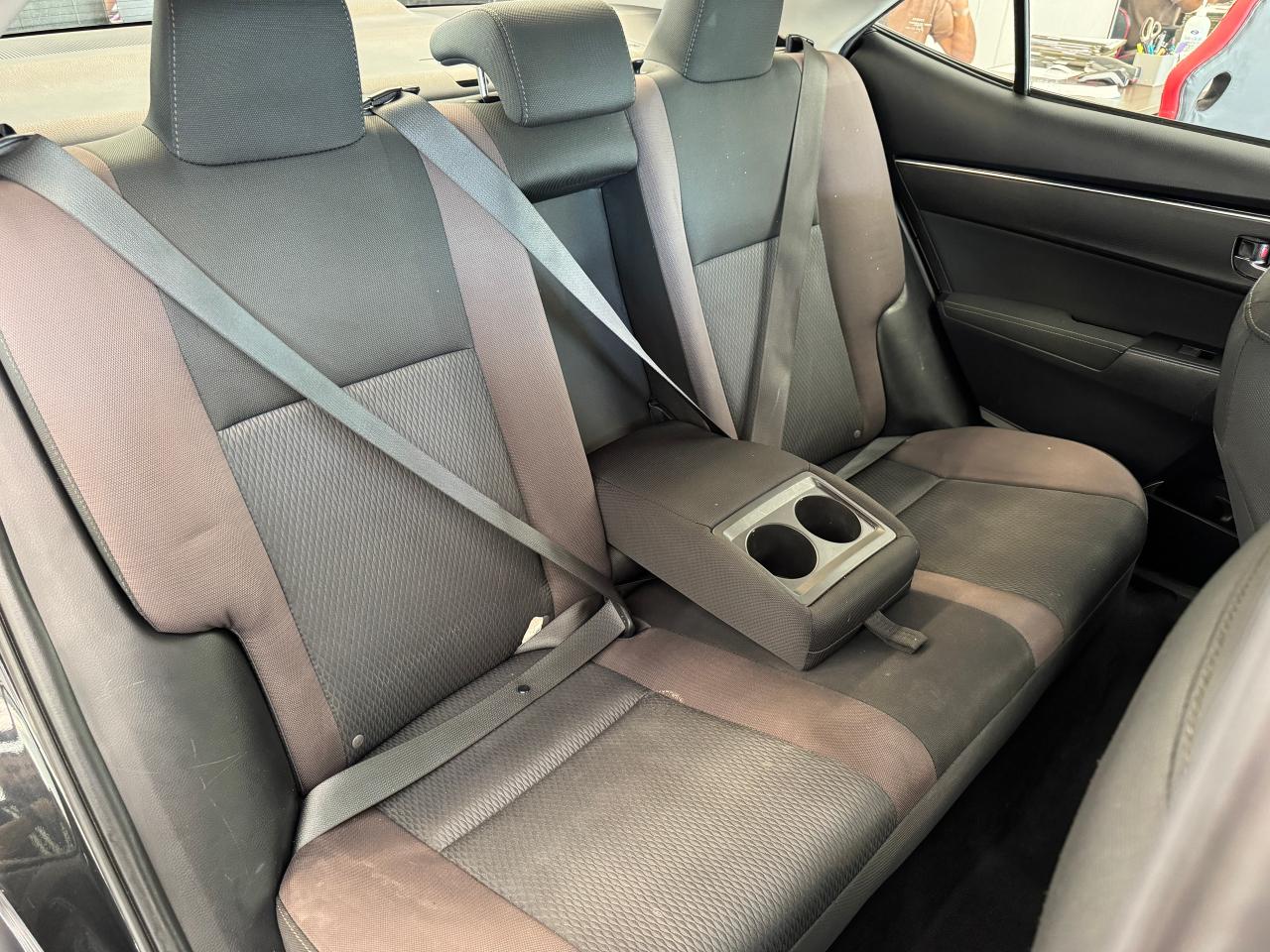 2017 Toyota Corolla LE+Camera+Adaptive Cruise+A/C+CLEAN CARFAX Photo24