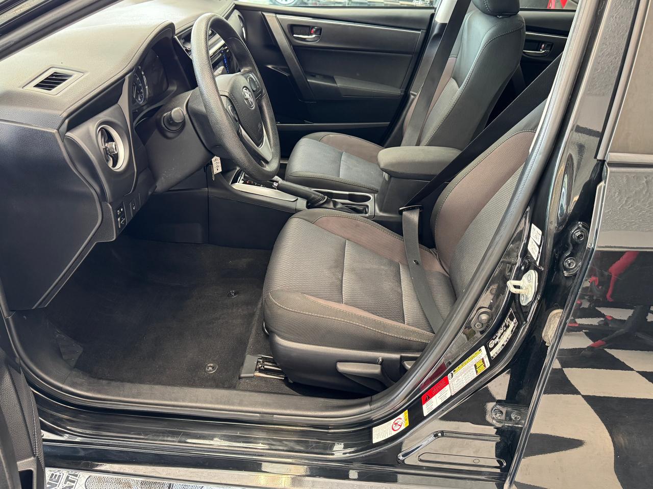 2017 Toyota Corolla LE+Camera+Adaptive Cruise+A/C+CLEAN CARFAX Photo72